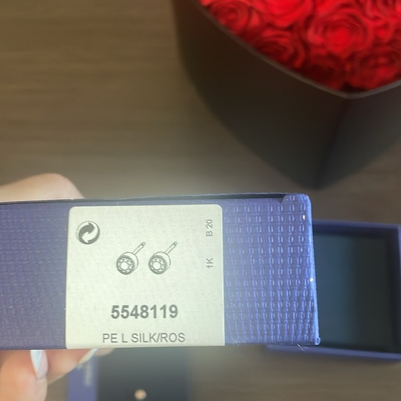 Swarovski rose gold studs - Picture 5 of 5